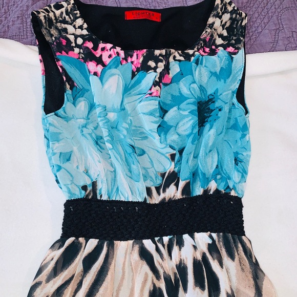 Size small long Flowy dress! Soo pretty - Picture 3 of 4